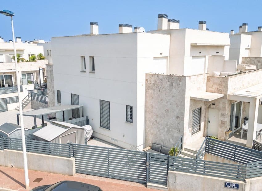 3 bedroom Townhouse for sale in Aguas Nuevas with pool - € 299,900 (Ref: 9211208)