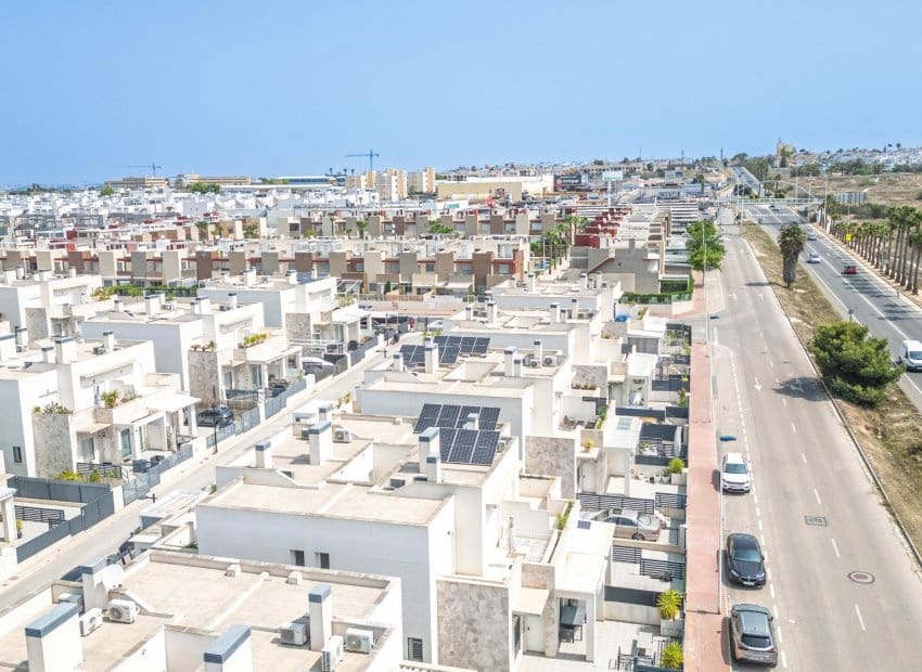 3 bedroom Townhouse for sale in Aguas Nuevas with pool - € 299,900 (Ref: 9211208)