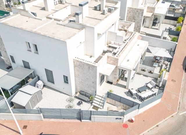 3 bedroom Townhouse for sale in Aguas Nuevas, Torrevieja with pool - € 299,900 (Ref: 9211208)