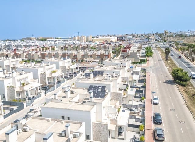 3 bedroom Townhouse for sale in Aguas Nuevas, Torrevieja with pool - € 299,900 (Ref: 9211208)