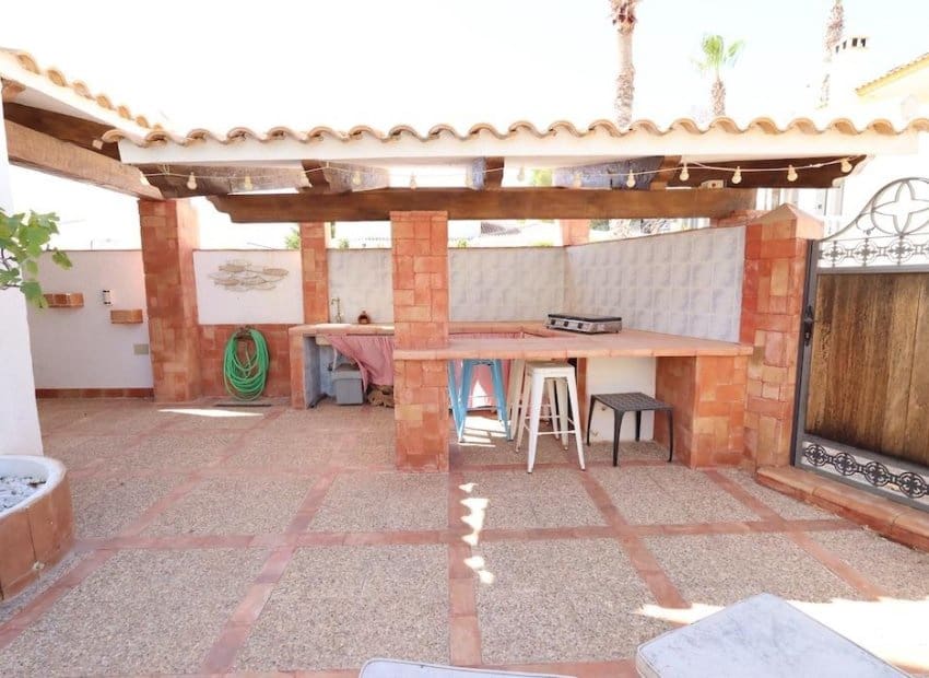 4 bedroom Villa for sale in Villamartin - € 699,000 (Ref: 9211210)