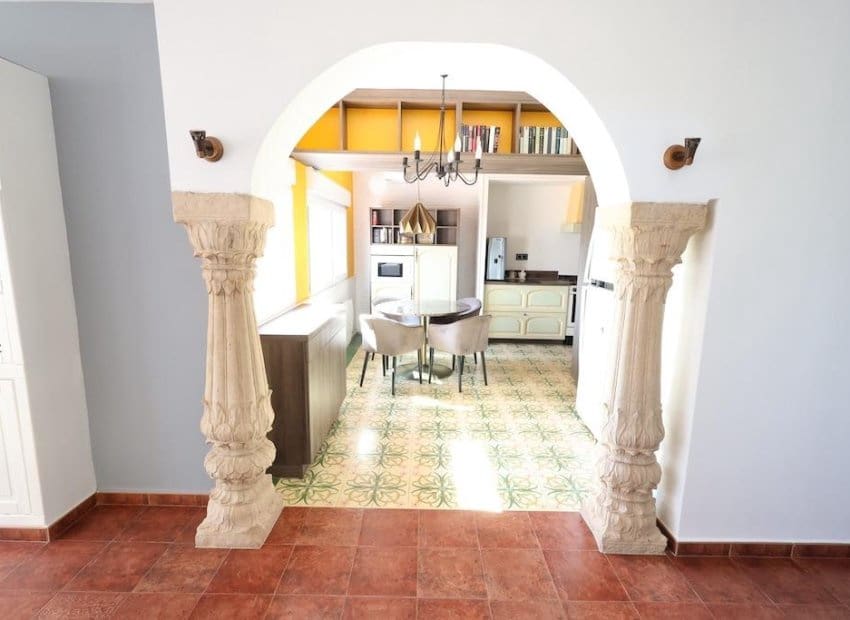4 bedroom Villa for sale in Villamartin - € 699,000 (Ref: 9211210)