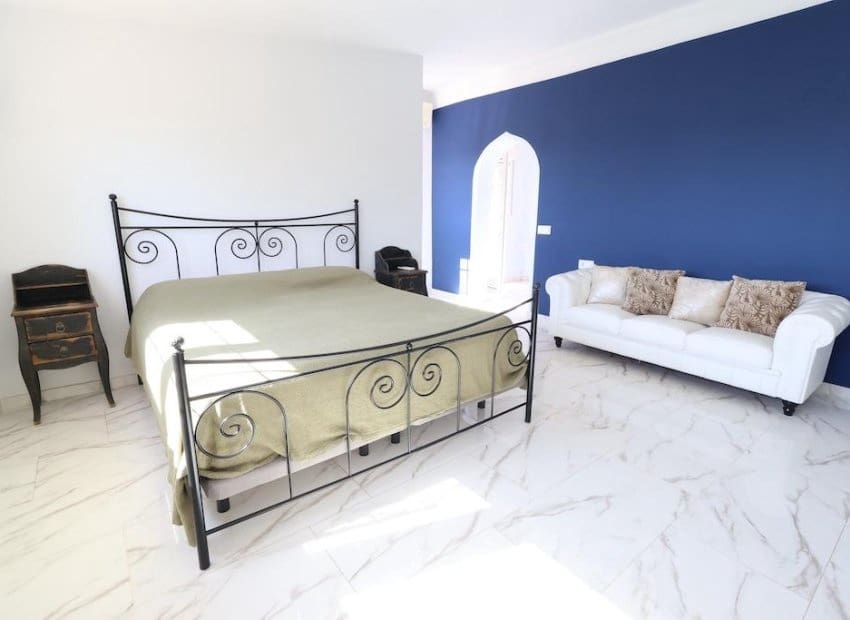 4 bedroom Villa for sale in Villamartin - € 699,000 (Ref: 9211210)