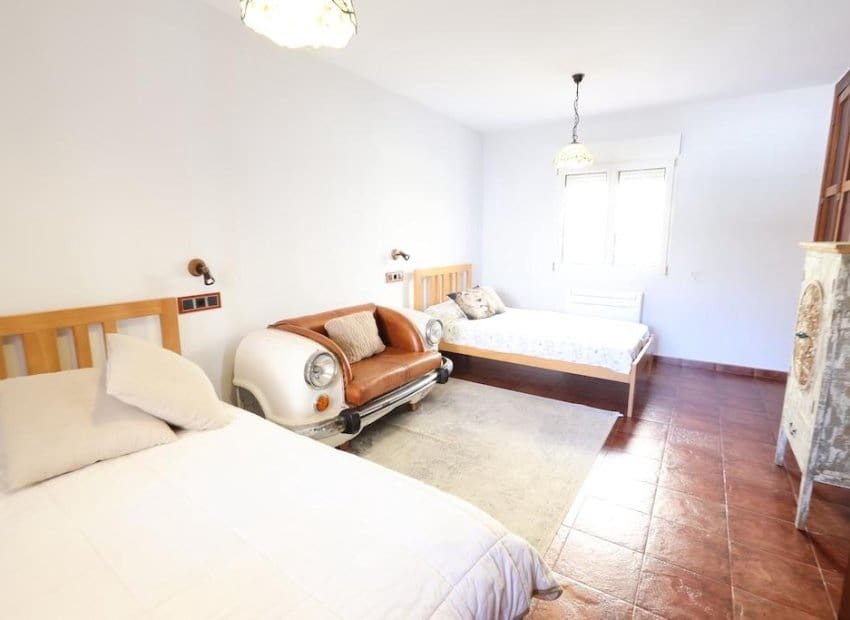 4 bedroom Villa for sale in Villamartin - € 699,000 (Ref: 9211210)