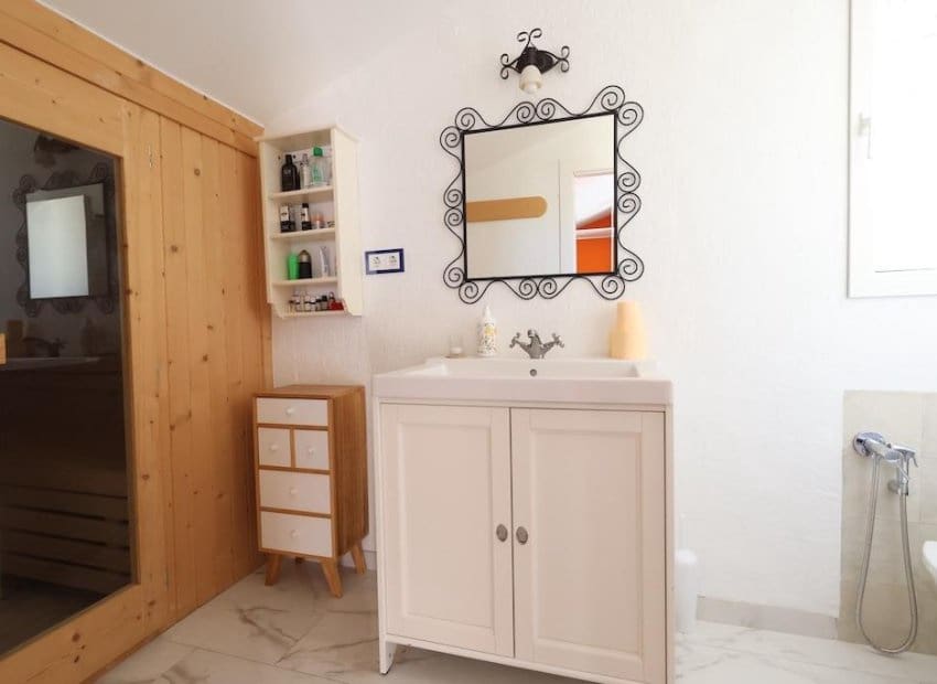 4 bedroom Villa for sale in Villamartin - € 699,000 (Ref: 9211210)