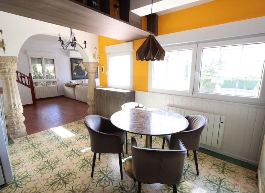 4 bedroom Villa for sale in Villamartin - € 699,000 (Ref: 9211210)