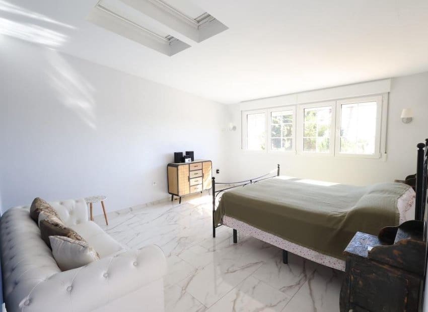 4 bedroom Villa for sale in Villamartin - € 699,000 (Ref: 9211210)