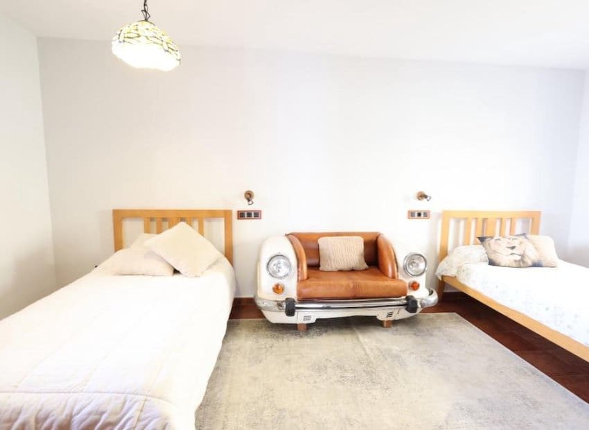 4 bedroom Villa for sale in Villamartin - € 699,000 (Ref: 9211210)