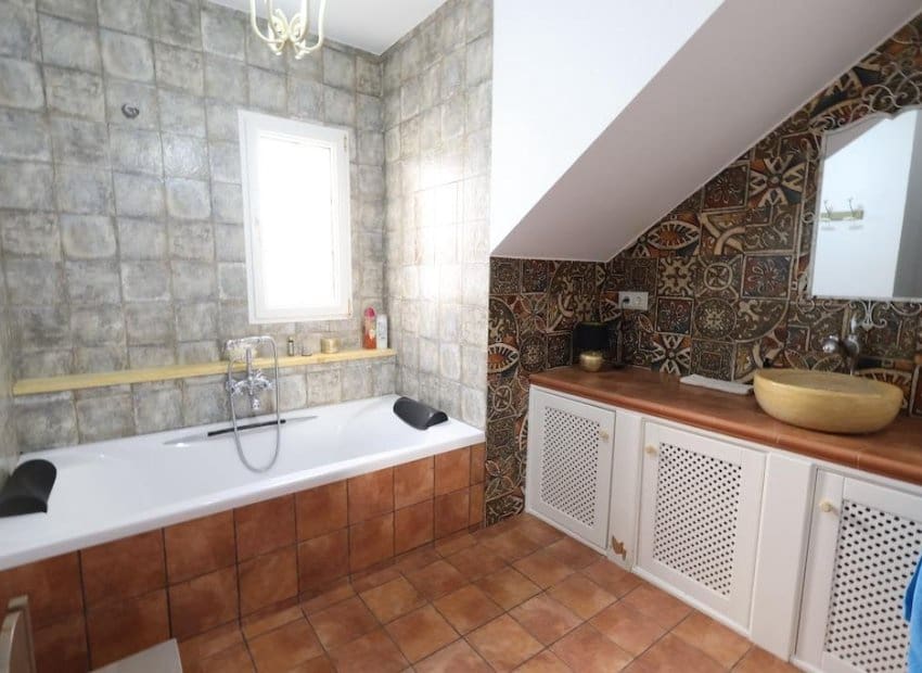 4 bedroom Villa for sale in Villamartin - € 699,000 (Ref: 9211210)