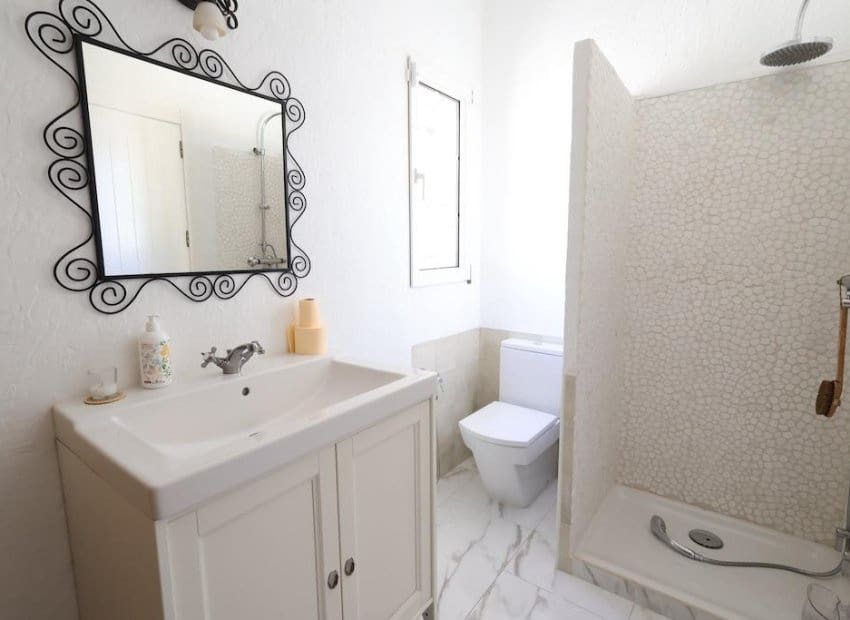 4 bedroom Villa for sale in Villamartin - € 699,000 (Ref: 9211210)