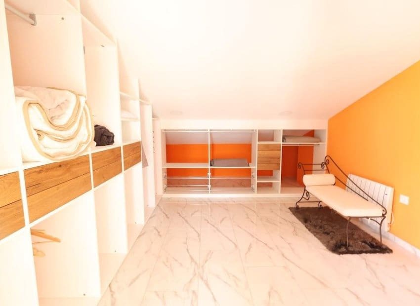 4 bedroom Villa for sale in Villamartin - € 699,000 (Ref: 9211210)