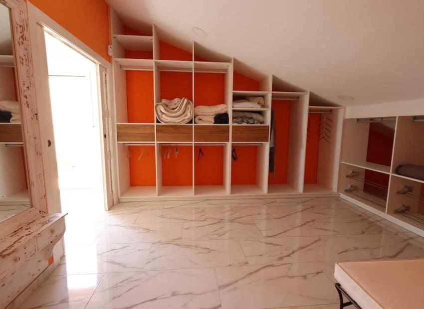 4 bedroom Villa for sale in Villamartin - € 699,000 (Ref: 9211210)