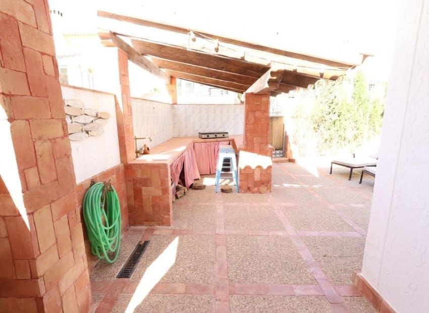 4 bedroom Villa for sale in Villamartin - € 699,000 (Ref: 9211210)