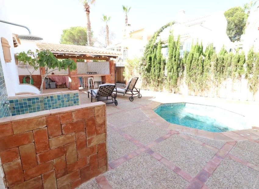 4 bedroom Villa for sale in Villamartin - € 699,000 (Ref: 9211210)