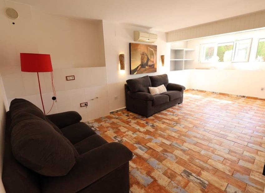 4 bedroom Villa for sale in Villamartin - € 699,000 (Ref: 9211210)