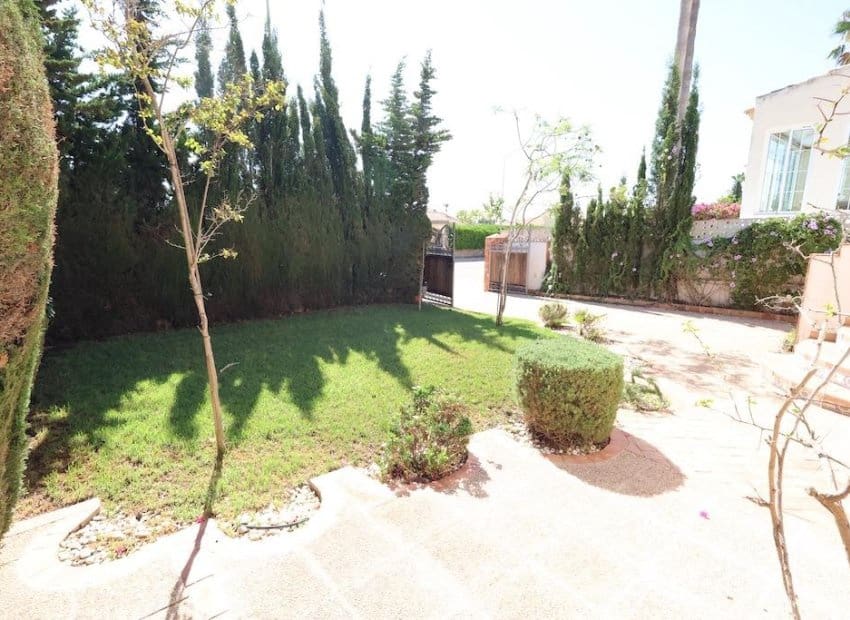 4 bedroom Villa for sale in Villamartin - € 699,000 (Ref: 9211210)