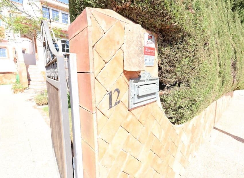 4 bedroom Villa for sale in Villamartin - € 699,000 (Ref: 9211210)