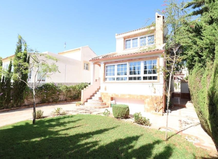 4 bedroom Villa for sale in Villamartin - € 699,000 (Ref: 9211210)