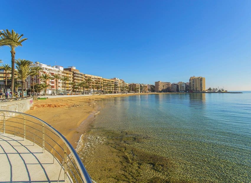 3 quarto Apartamento de Praia para venda em Torrevieja - 200 000 € (Ref: 9211213)