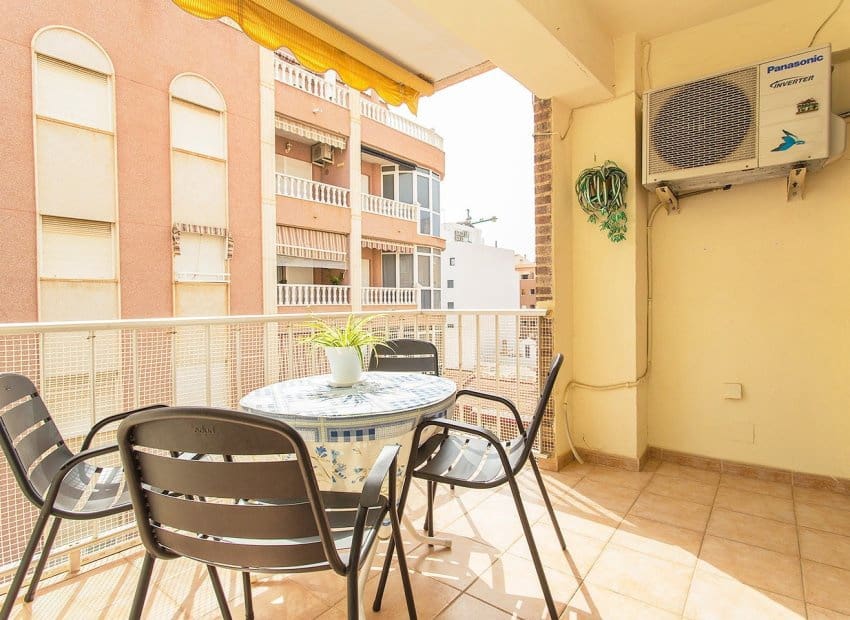 3 quarto Apartamento de Praia para venda em Torrevieja - 200 000 € (Ref: 9211213)