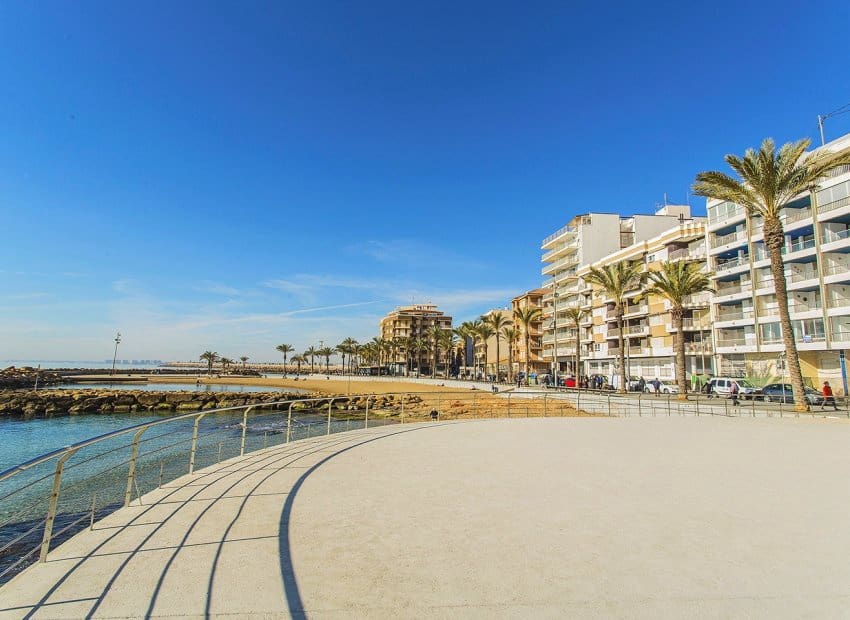 3 quarto Apartamento de Praia para venda em Torrevieja - 200 000 € (Ref: 9211213)
