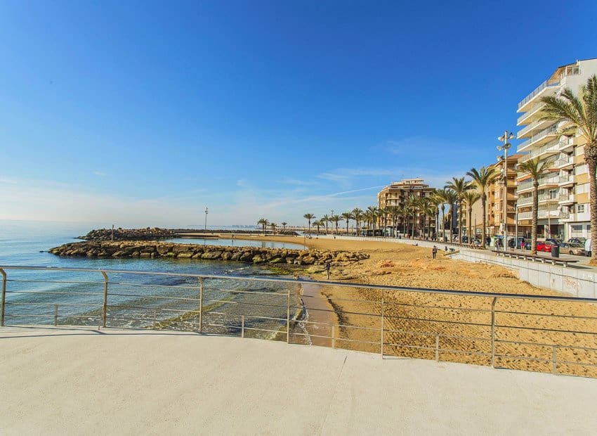 3 quarto Apartamento de Praia para venda em Torrevieja - 200 000 € (Ref: 9211213)