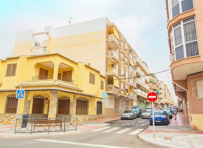 3 quarto Apartamento de Praia para venda em Torrevieja - 200 000 € (Ref: 9211213)