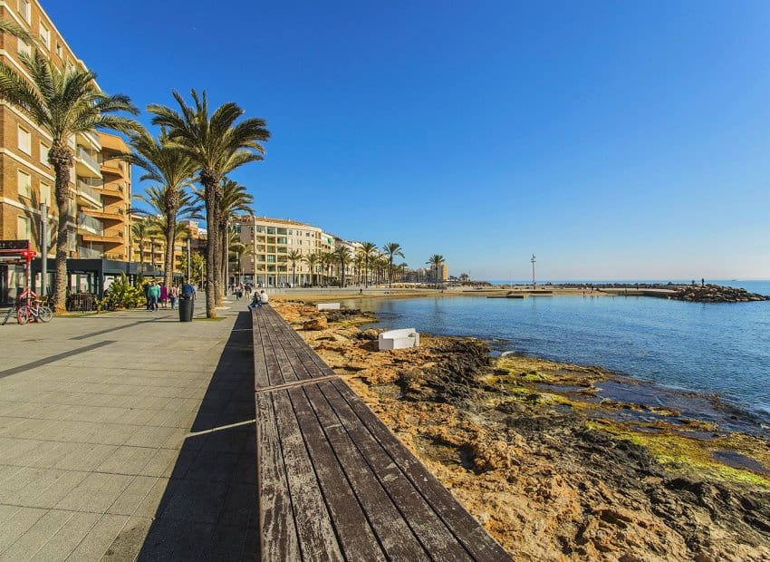 3 quarto Apartamento de Praia para venda em Torrevieja - 200 000 € (Ref: 9211213)