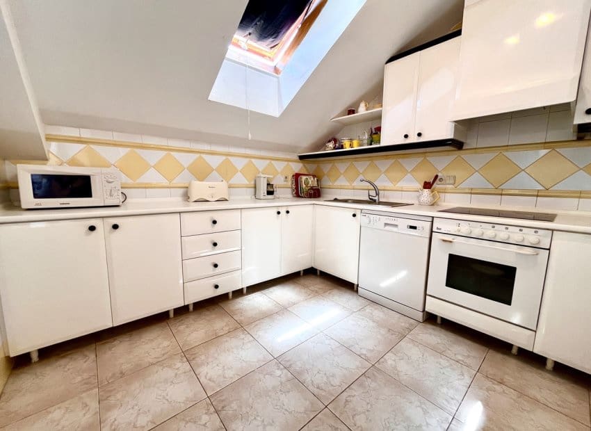 3 makuuhuone Kattohuoneisto myytävänä paikassa Dehesa de Campoamor mukana uima-altaan - 239 000 € (Ref: 9211216)