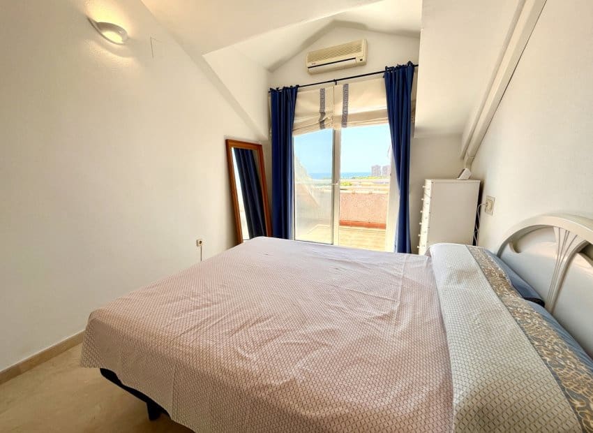 3 makuuhuone Kattohuoneisto myytävänä paikassa Dehesa de Campoamor mukana uima-altaan - 239 000 € (Ref: 9211216)