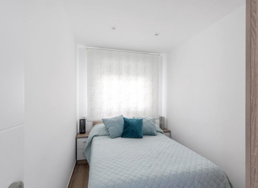 3 chambre Appartement à vendre à Torrevieja avec piscine - 295 000 € (Ref: 9211220)