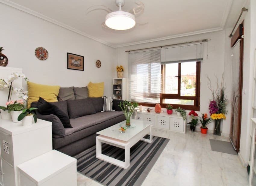 2 Zimmer Apartment zu verkaufen in Villamartin mit Pool - 179.999 € (Ref: 9211221)