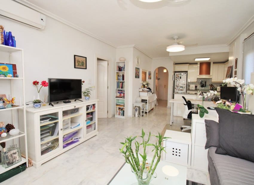 2 Zimmer Apartment zu verkaufen in Villamartin mit Pool - 179.999 € (Ref: 9211221)