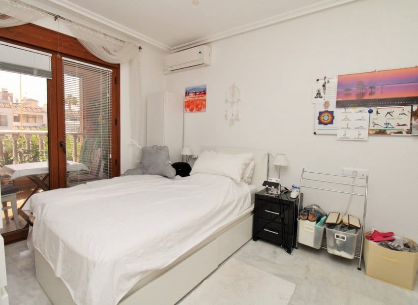 2 Zimmer Apartment zu verkaufen in Villamartin mit Pool - 179.999 € (Ref: 9211221)