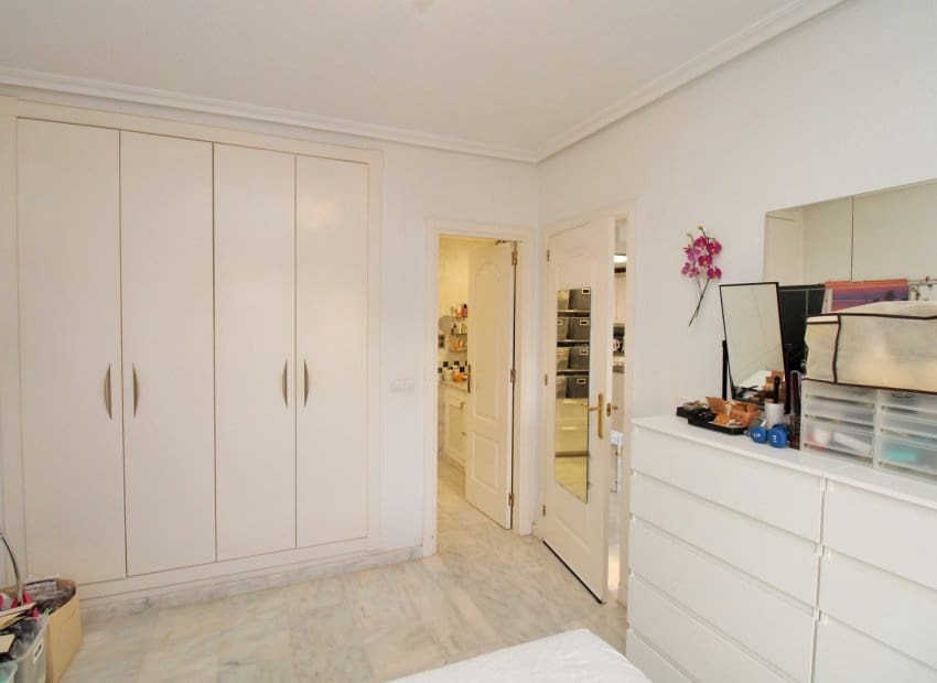 2 Zimmer Apartment zu verkaufen in Villamartin mit Pool - 179.999 € (Ref: 9211221)