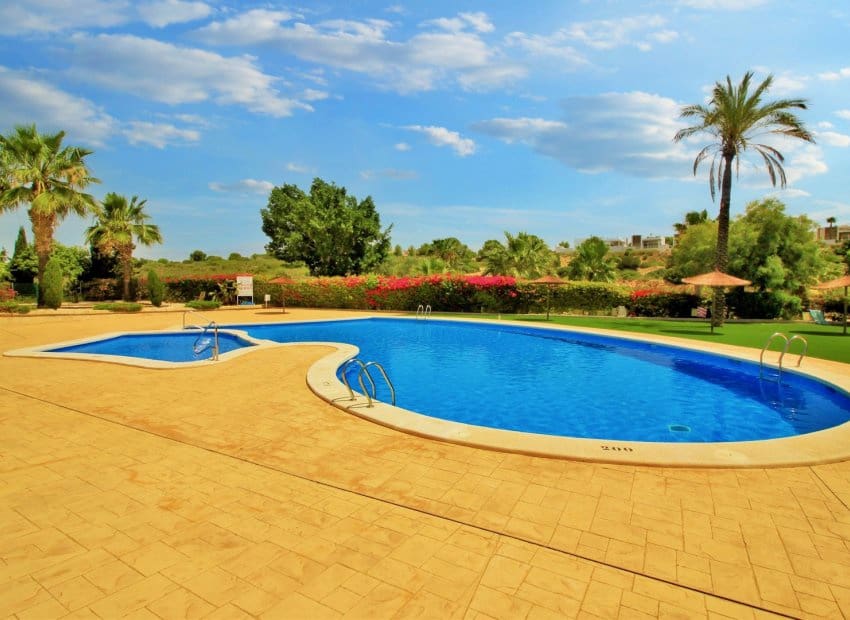 2 Zimmer Apartment zu verkaufen in Villamartin mit Pool - 179.999 € (Ref: 9211221)