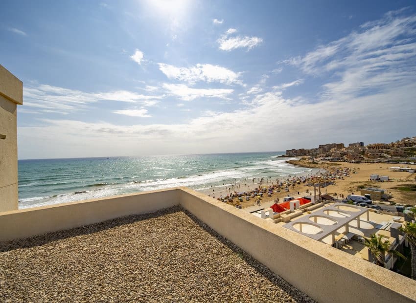 2 makuuhuone Ranta-asunto myytävänä paikassa La Mata mukana uima-altaan - 329 000 € (Ref: 9211227)