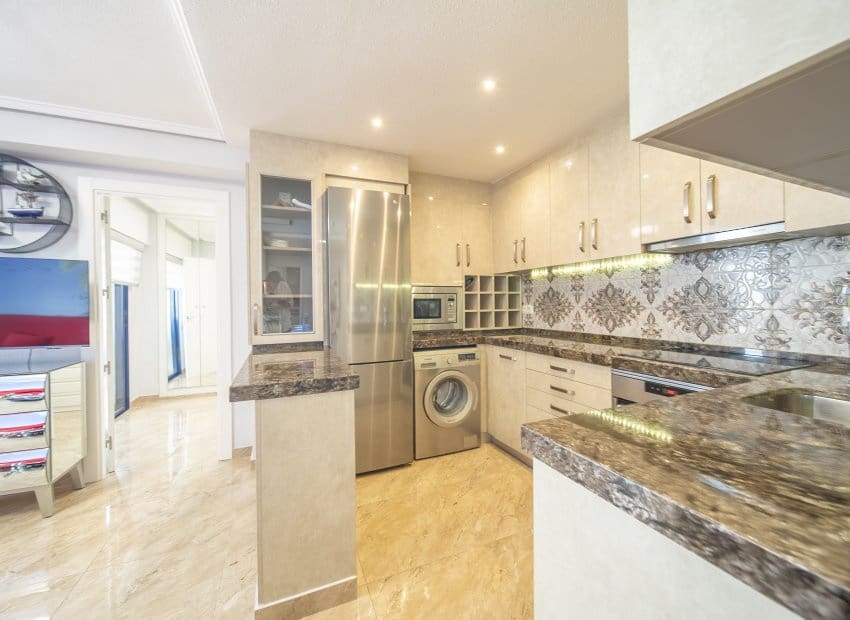 2 makuuhuone Ranta-asunto myytävänä paikassa La Mata mukana uima-altaan - 329 000 € (Ref: 9211227)