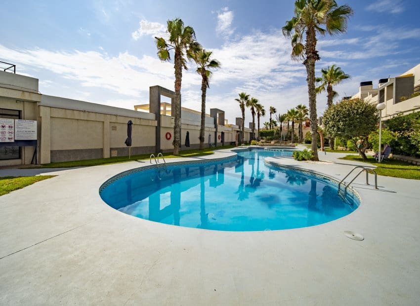 2 makuuhuone Ranta-asunto myytävänä paikassa La Mata mukana uima-altaan - 329 000 € (Ref: 9211227)