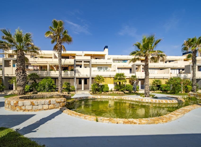 2 makuuhuone Ranta-asunto myytävänä paikassa La Mata mukana uima-altaan - 329 000 € (Ref: 9211227)