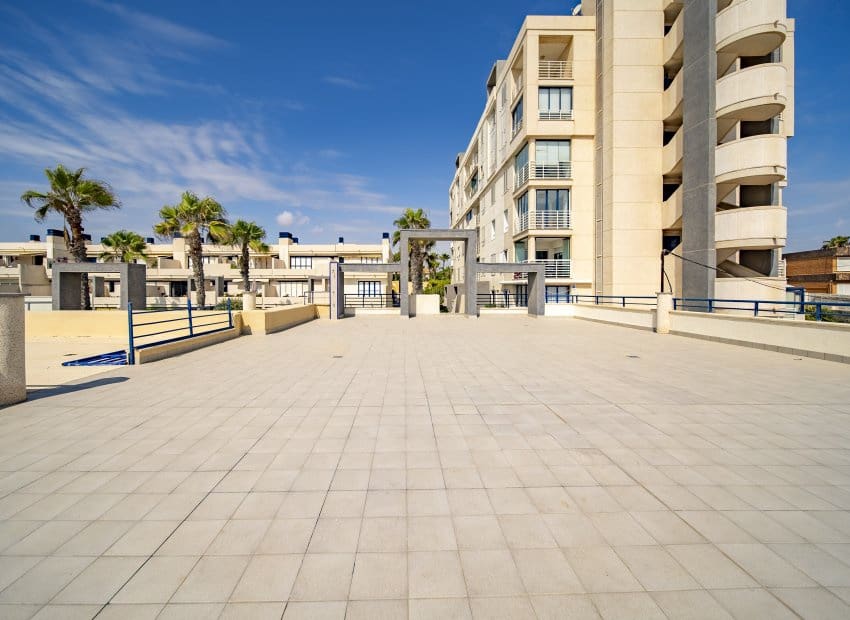 2 makuuhuone Ranta-asunto myytävänä paikassa La Mata mukana uima-altaan - 329 000 € (Ref: 9211227)