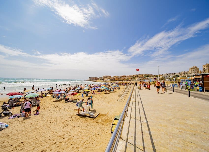 2 makuuhuone Ranta-asunto myytävänä paikassa La Mata mukana uima-altaan - 329 000 € (Ref: 9211227)