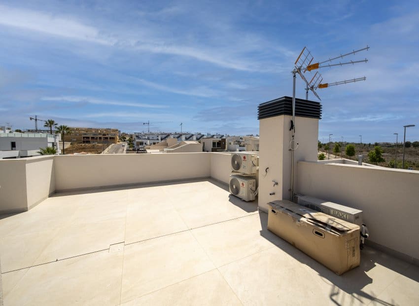 2 bedroom Villa for sale in Benijofar with pool - € 330,000 (Ref: 9211233)