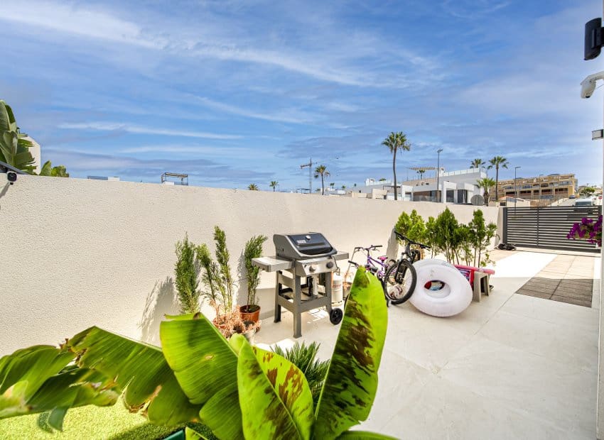 2 bedroom Villa for sale in Benijofar with pool - € 330,000 (Ref: 9211233)