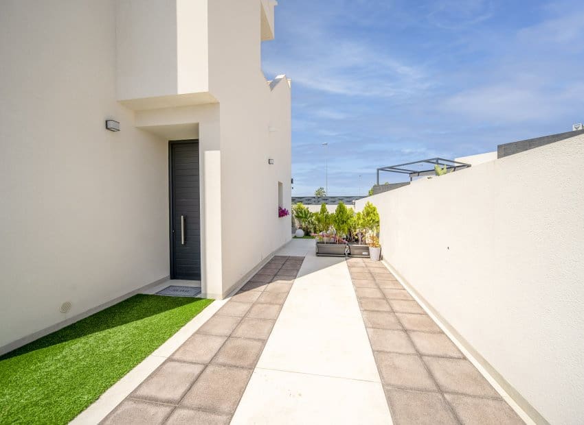 2 bedroom Villa for sale in Benijofar with pool - € 330,000 (Ref: 9211233)