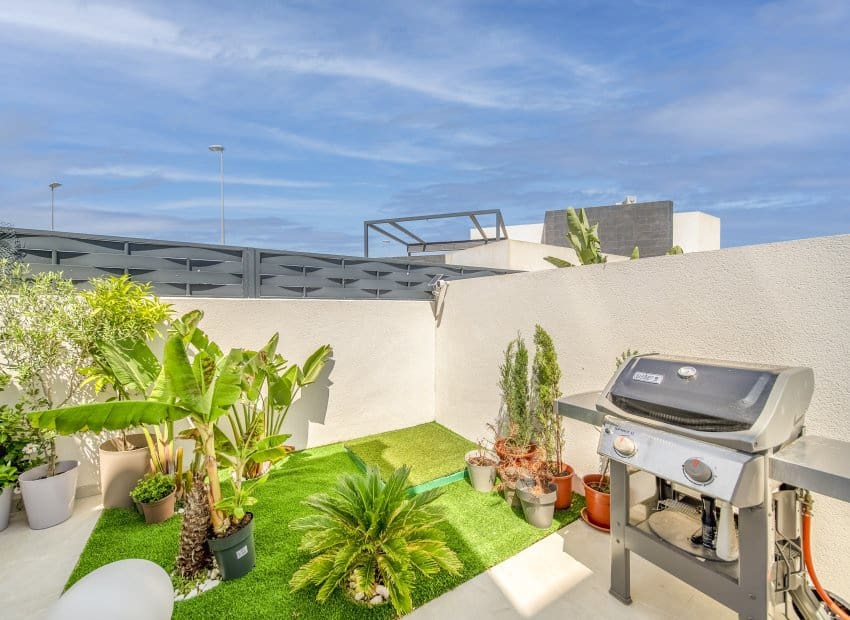 2 bedroom Villa for sale in Benijofar with pool - € 330,000 (Ref: 9211233)