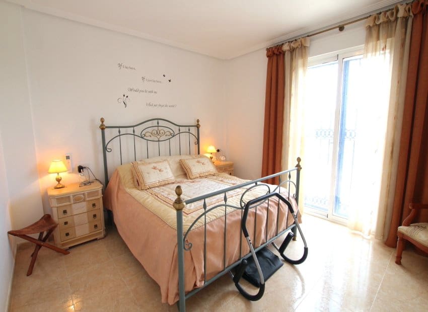 5 makuuhuone Huvila myytävänä paikassa Ciudad Quesada mukana uima-altaan - 625 000 € (Ref: 9211249)