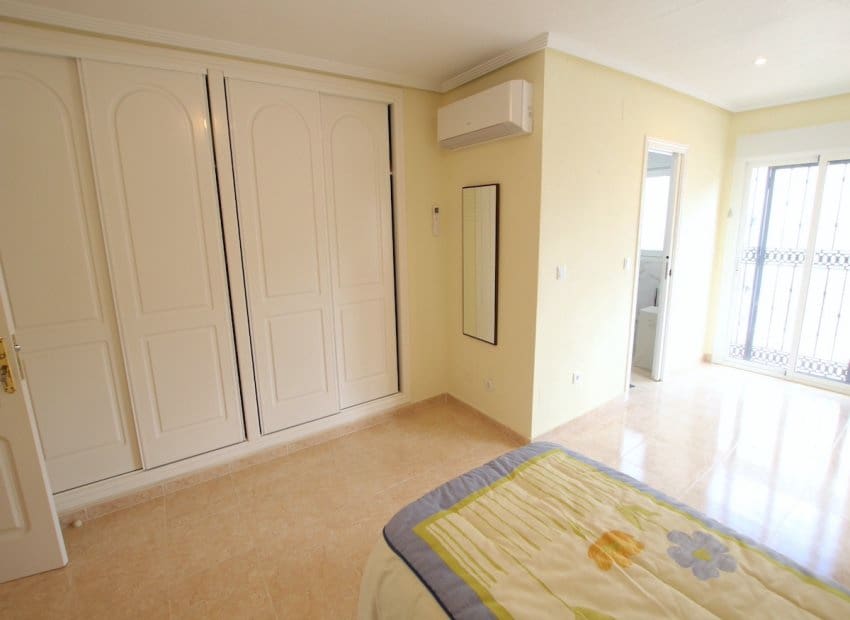 5 makuuhuone Huvila myytävänä paikassa Ciudad Quesada mukana uima-altaan - 625 000 € (Ref: 9211249)