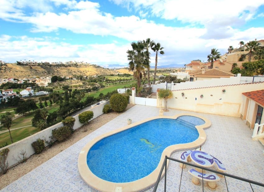 5 makuuhuone Huvila myytävänä paikassa Ciudad Quesada mukana uima-altaan - 625 000 € (Ref: 9211249)