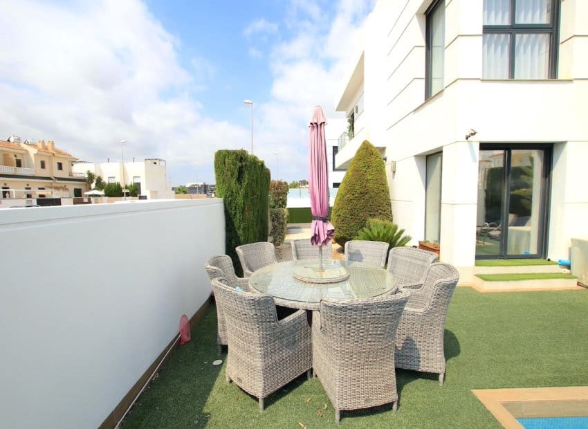 4 bedroom Villa for sale in Dona Pepa with pool - € 565,000 (Ref: 9211253)